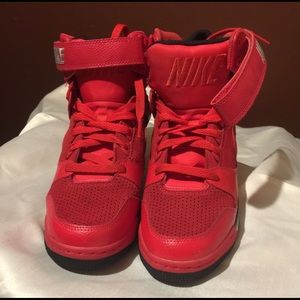 Nike AIR REVOLUTION SKY HI (Women)